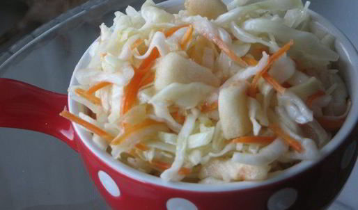 быстрая маринованная капуста с яблоками и медом