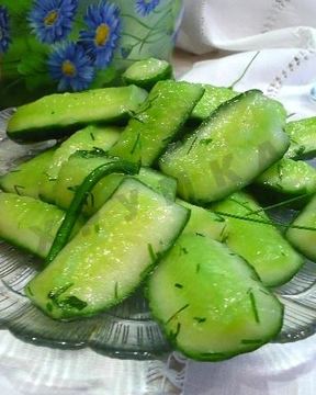 Быстрые маринованные огурцы в пакете