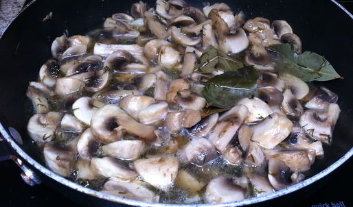 грибочки маринованные