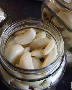 Маринованный чеснок с имбирем