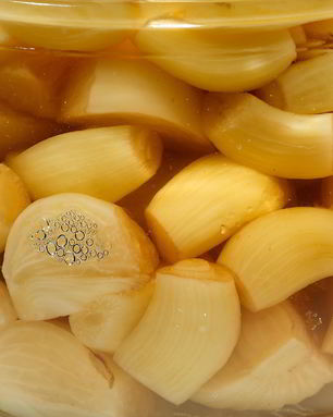 Маринованный чеснок