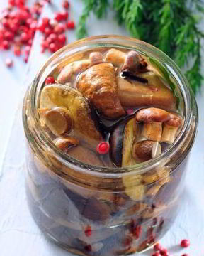 Маринованные белые грибы