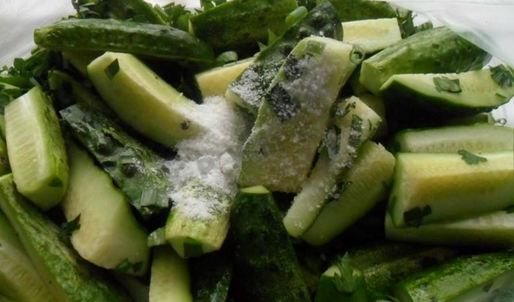 маринованные огурцы в пакете