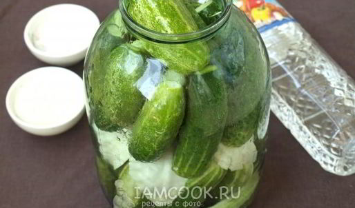 огурцы, маринованные с капустой