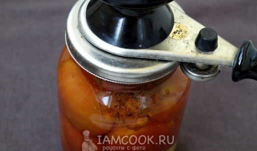 помидоры, маринованные с бархатцами