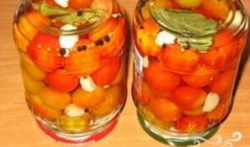 помидоры маринованные с чесноком