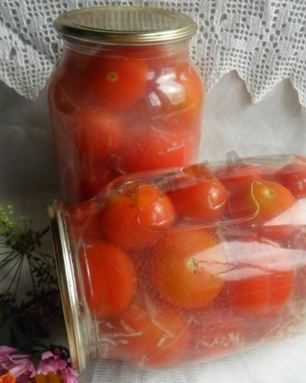 Помидоры в снегу с чесноком на зиму