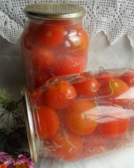 Рецепт помидоров в снегу с чесноком на зиму