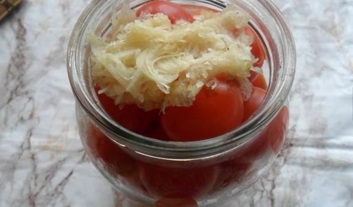 помидоры в снегу с чесноком на зиму