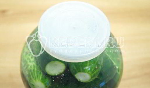 хрустящие малосольные огурцы в банке