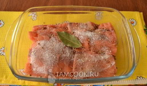 малосольный лосось с кориандром сухого посола