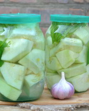 Малосольные кабачки