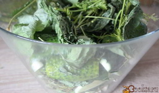 малосольные огурцы на минералке суточные