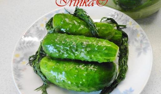 малосольные огурцы на минеральной воде