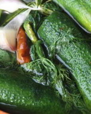 Малосольные огурцы в минеральной воде на зиму