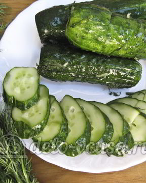 Малосольные огурцы в пакете