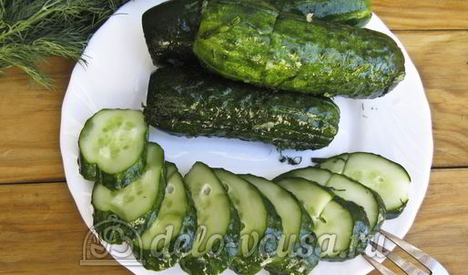 малосольные огурцы в пакете