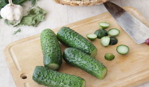 малосольные огурцы за час