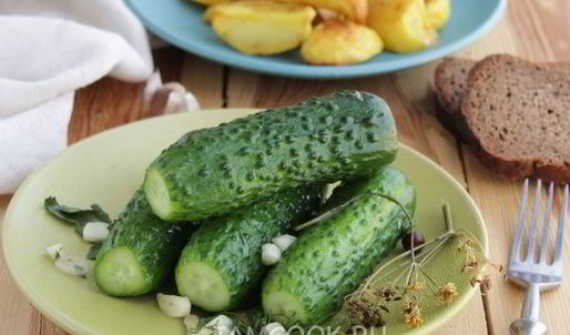 малосольные огурцы за час