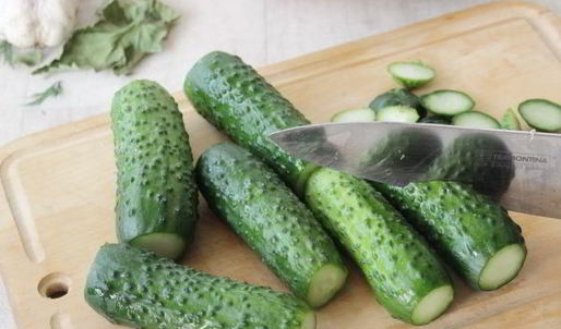 малосольные огурцы за час