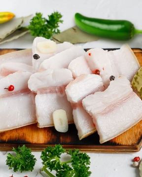 Сало в банке в рассоле с чесноком