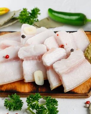 Сало в банке в рассоле с чесноком