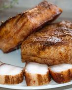 Сало в луковой шелухе с чесноком