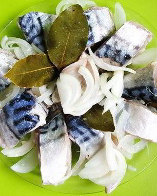 Соленая скумбрия в рассоле