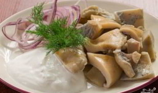 соленые грибы со сметаной