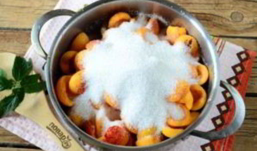 абрикосовое варенье с косточками