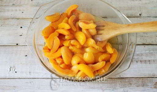 абрикосовое варенье с ядрышками