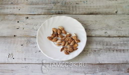 абрикосовое варенье с ядрышками