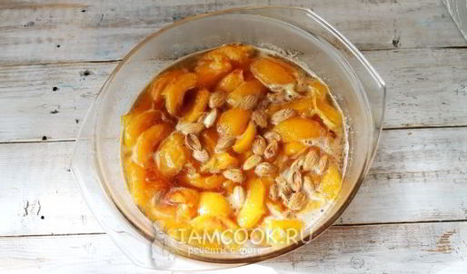 абрикосовое варенье с ядрышками