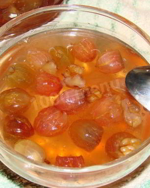 Королевское варенье из крыжовника с грецким орехом