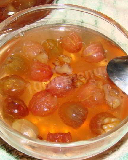 Рецепт королевского варенья из крыжовника с грецким орехом