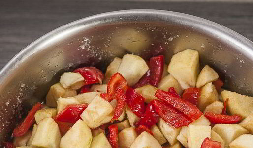 острое варенье из яблок и перцев