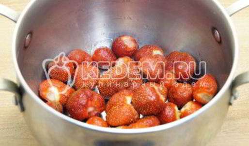 варенье из клубники с целыми ягодами