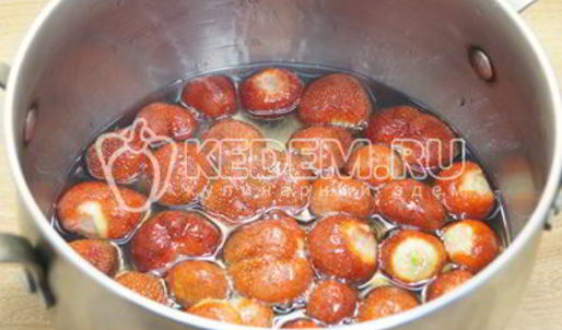 варенье из клубники с целыми ягодами