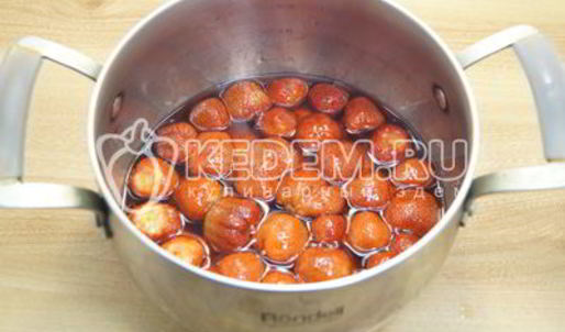 варенье из клубники с целыми ягодами