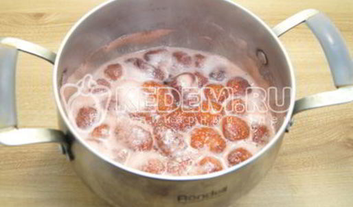 варенье из клубники с целыми ягодами