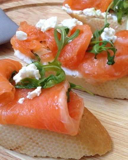 Рецепт брускетты с лососем