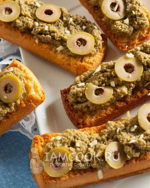 Брускетта с оливковой пастой