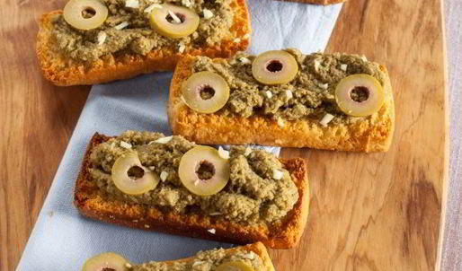 брускетта с оливковой пастой