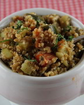 Булгур с баклажанами и кабачками