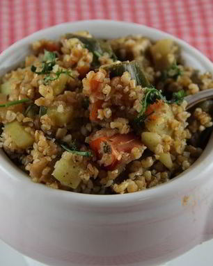 Булгур с баклажанами и кабачками