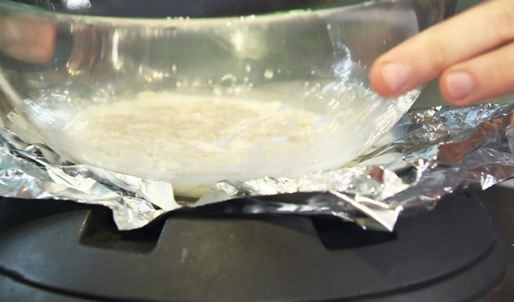 бургер с говядиной и чатни из красной смородины