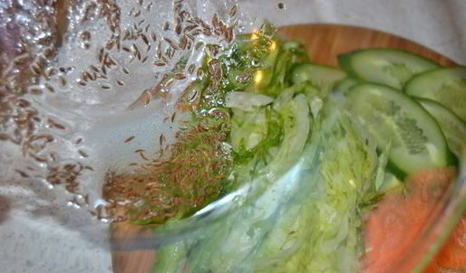 бургер с индейкой и сочными овощами