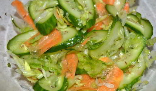 бургер с индейкой и сочными овощами