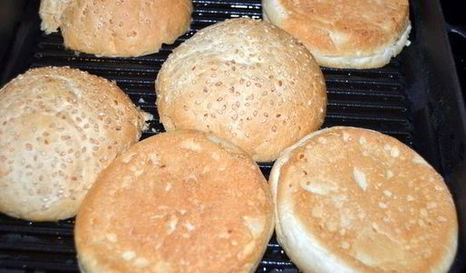 бургер с индейкой и сочными овощами