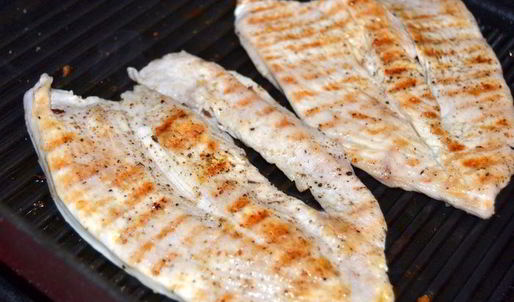 бургер с индейкой и сочными овощами